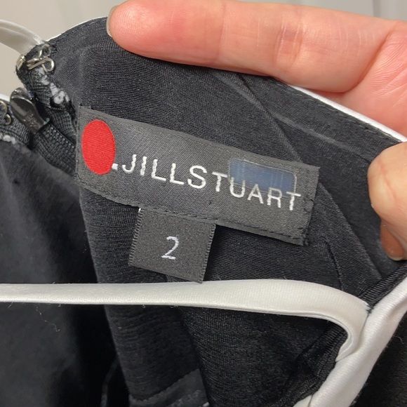 Stunning black and white gown! - Picture 4 of 4